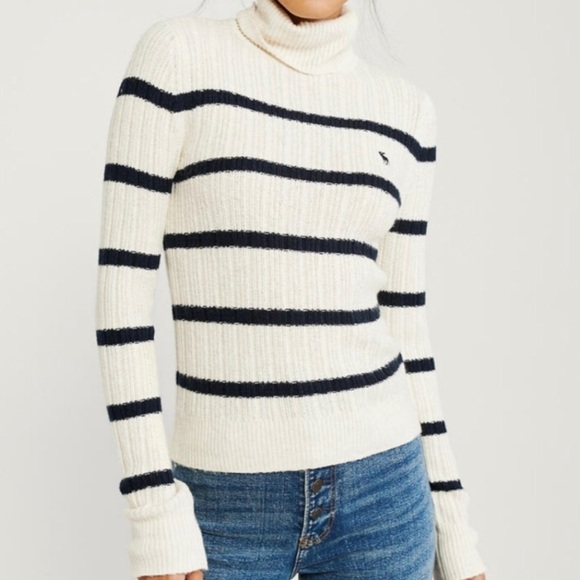 BNWT Abercrombie & Fitch Striped Turtleneck Sweater - Picture 2 of 6